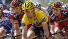 Mit der Schlussetappe ins Zentrum von Paris ist die 98. Tour de France beendet worden. Am Ende stand der Australier Cadel Evans ganz oben auf dem Siegertreppchen. Foto: dapd