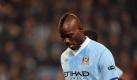 Mario Balotelli sah wegen wiederholten Foulspiels Gelb-Rot. Foto: Peter Powell Foto: dpa