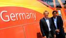Der frühere Fußball-Bundestrainer Jürgen Klinsmann, Hyundai Markenbotschafter, und WM-OK-Präsidentin Steffi Jones präsentieren in Frankfurt am Main am Rande der Übergabe der WM-Flotte durch den Sponsor Hyundai den Mannschaftsbus der deutschen Frauen-Nationalmannschaft. Der Automobilhersteller spendiert insgesamt 289 Fahrzeuge verschiedener Klassen und 16 Busse für die FIFA Frauen-WM 2011.  Foto: dpa