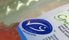 Gütesiegel wie MSC versprechen, dass der Fisch aus nachhaltig bewirtschafteten Beständen kommt. Forscher bezweifeln aber die Zuverlässigkeit der Label. Foto: Sönke Möhl Foto: dpa