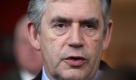 British Prime Minister Gordon Brown tours the production line of the new Vauxhall Astra, which coincides with the launch of the car at the Frankfurt Motor show, Tuesday Sept. 15, 2009 in Ellesmere Port, England. The prime minister met staff and workers at the Vauxhall plant whose parent company General Motors agreed to sell 55 percent of its European units Opel and Vauxhall to Magna and Russian bank Sberbank last week.  (AP Photo/ Christopher Furlong, Pool) Foto: ap