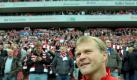 ... Frank Schaefer wieder volles Vertrauen. Das Bundesliga-Debüt des neuen Kölner Trainers war dank Novakovic äußerst gelungen. Das ist auch unschwer an Schaefers Minenspiel abzulesen. Foto: dpa