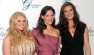 In this photo provided by Greenbrier Resort, from left, singer Jessica Simpson, actress Jennifer Garner and actress Brooke Shields attend the gala opening of The Greenbrier Casino Club on Friday, July 2, 2010 in White Sulphur Springs, W.Va. (AP Photo/Evan Agostini for The Greenbrier Resort) Foto: ap