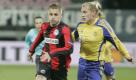 Auch Artur Wichniarek (l.) hatte in diesem Duell gegen Chirkin alle Hände voll zu tun. Foto: dpa