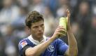 Der Schalker Stürmer Klaas-Jan Huntelaar will die Bundesliga-Saison als Torschützenkönig beenden. Foto: Bernd Thissen Foto: dpa