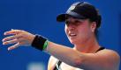 Alisa Kleybanova aus Russland ärgert sich beim Semifinal-Match gegen Kim Clijsters aus Belgien über einen missglückten Schlag. In Sydney findet zurzeit das internationale Tennisturnier Australian Open statt. Clijsters gewann gegen Kleybanova mit 4 zu 6, 6 zu 3 und 7 zu 6.  Foto: dpa