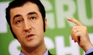 Cem Özdemir hat die Pläne der Regierung für ein Bildungssparen kritisiert. Das ist Bildungspolitik nach dem Motto Wer schon hat, dem wird gegeben, sagte der Grünen-Chef der Rheinischen Post.

 Foto: ddp