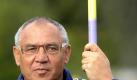Felix Magath lässt die Wolfsburger Abwehr die Dreierkette üben. Foto: Dominique Leppin Foto: dpa