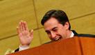 Niedersachsens Ministerpräsident David McAllister (CDU) lacht im Landtag in Hannover. Themen sind unter anderem die europäische Agrarpolitik und die Stärkung der ländlichen Regionen in Niedersachsen. Außerdem soll eine Änderung des Schulgesetzes verabschiedet werden. Foto: dpa