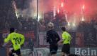 Zilina gegen Spartak: Das Feuerwerk der Moskauer Fans sorgte für eine 22-minütige Unterbrechung. Foto: dpa