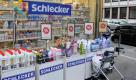 Die Drogeriekette Schlecker litt schon lange unter den Konkurrenten Rossmann, dm und Müller. Im Januar 2012 musste Schlecker Isolvenz anmelden - der vermeintliche Wettbewerbsvorteil vieler, kleiner Geschäfte erwies sich zuletzt als Nachteil, die Kunden gingen lieber in die weiträumigen, hellen und modern gestalteten Filialen der Konkurrenz. Schlecker, jahrelang unangreifbar die Nummer eins in Sachen Drogeriemärkte, hatte den Trend schlicht verschlafen. Ganz ähnlich ging es einer weiteren Drogeriekette ... Foto: dapd