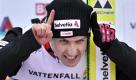 Der Schweizer Skispringer Simon Ammann freut sich diebisch über seinen Triumph beim zweiten Springen der Vierschanzentournee inGarmisch-Partenkirchen.

 Foto: ap