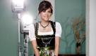 Auch Moderatorin Birgit Schrowange hat sich wiesnfein gemacht und griff zum traditionellen Dirndl in Tannengrün und Schwarz.  Foto: Modehaus Adler