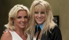 In this publicity image released by Fox, pop singer Britney Spears, left, and Heather Morris are shown on the set of 'Glee' for the 'Britney Britney' episode airing, Tuesday, Sept. 28, 2010 at 8:00 p.m. EST on Fox. (AP Photo/Fox, Adam Rose) Foto: ap