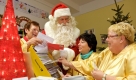 Doch der Weihnachtsmann muss die Tausenden Briefe nicht allein bearbeiten. Fleißige Helferlein stehen ihm zur Seite. Foto: SRT-Archivbild