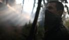 A police officer looks at burning fire in a forest surrounding Bogota, Monday, Jan. 4, 2010. Dozens of wildfires have scorched the mountains overlooking Bogota since the start of the year due to the unusual high temperatures of a strong dry season. (AP Photo/William Fernando Martinez) Foto: ap