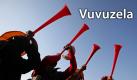 Sie waren 2010 das Symbol für nervtötenden Lärm: Vuvuzelas, sprich: Wuwusehlahs. Schlimme Tröten, mit denen die Südafrikaner Spielern und Trainern den Marsch bliesen. Foto: news.de/ dpa (Montage)