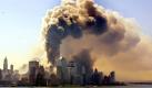 ARCHIV - Das Archivbild vom 11.09.2001 zeigt die Südspitze von Manhatten mit den einstürzenden Türmen des World Trade Centers in New York, in die Terroristen zuvor zwei Passagierflugzeuge gelenkt hatten. Insgesamt kamen bei den Anschlägen 3035 Menschen ums Leben, denen am Freitag (11.09.2009), dem achten Jahrestag der Terroranschläge am Ground Zero in New York gedacht wird. Das Trauma von «9/11», wie das Datum in Amerika genannt wird, hat auch heute noch kaum etwas von seiner Wirkung verloren. Und noch immer dominieren die Folgen des Anschlags die Politik der Supermacht. Foto: Hubert Boesl dpa (zu dpa-Korr.-Bericht: 'Acht Jahre nach «9/11»: Lasten und Trauma bleiben' am 06.09.2009) +++(c) dpa - Bildfunk+++ Foto: dpa