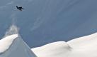 Snowboarder Travis Rice bei den Dreharbeiten zu «The Art of Flight». Foto: Cole Barash Foto: dpa