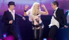 Als Daniela Katzenberger bei TV Total erstmals live ihren Song Nothing's Gonna Stop Me Now präsentierte, hatte Stefan Raab nur lobende Worte für die Blondine übrig: Spitze! War doch gut. Wir hatten schon Profis hier, Leute von Weltrang, die haben schlechter gesungen als du! Und es stimmt: Die Katze klingt passabel.

In der Kategorie Gesangskünste geht der Sieg an Katzenberger.

Zwischenstand: 2:1 für die Katze



 Foto: dpa