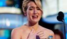 Kate Winslet erhält für die Rolle in Der Vorleser einen Golden Globe und kann ihre Emotionen nicht mehr zügeln. Foto: dpa