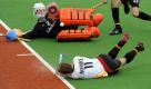 Christoph Menke from Germany has a shot at goal against goalkeeper Japp Stockman from the Netherlands during their game at the Champions Trophy field hockey tournament in Melbourne, Australia, Saturday, Dec. 5, 2009. ( AP Photo/Andrew Brownbill) Foto: ap