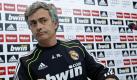 Jose Mourinho sitzt auf der Pressekonferenz nach dem heutigen Training von Real Madrid. Der spanische Traditionsverein hat nun offiziell auf die Klage des FC Barcelona mit einer Gegenklage reagiert. Die UEFA leitete ihrerseits ein Disziplinarverfahren gegen beide Klubs ein.  Foto: dpa