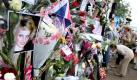 6. September 1997: Die Trauerfeier für Diana findet unter riesiger Anteilnahme in der Westminster Abbey in London statt. Der Popsänger Elton John singt sein Lied Candle in the Wind in einer für seine Freundin umgetexteten Version. Im engsten Kreis findet Diana auf dem Familiensitz der Spencers, Althorp House, nordwestlich von London ihre letzte Ruhe. Foto: dpa