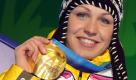 Stolz präsentiert Magdalena Neuner ihre Goldmedaille. Im Verfolgungsrennen über 10 Kilometer setzt sie sich vor Anastasiya Kuzmina aus der Slowakei und der Französin Marie Laure Brunet durch. Foto: dpa