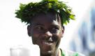 Der Kenianer Patrick Makau hat seinen Vorjahressieg beim Berlin-Marathon wiederholt und dabei den Weltrekord von Haile Gebrselassie deutlich verbessert. In 2:03:38 Stunden blieb der 26-Jährige 21 Sekunden unter der Zeit, die Gebrselassie vor drei Jahren in Berlin gelaufen war. Zweiter wurde der Kenianer Stephen Kwelio Chemlany in 2:07:55. Foto: dapd