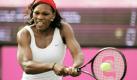 Weit entfernt von Federers Jahreseinkommen ist die Tennisspielerin Serena Williams: Sie muss sich mit knapp acht Millionen Euro zufriedengeben. Auch, wenn ihr das bei der Summe nicht schwer fallen dürfte, fällt doch auf, dass auch im Tennissport Frauen längst nicht so gut verdienen wie ihre männlichen Mitstreiter. Foto: dpa