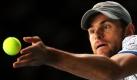 Der US-Amerikaner Andy Roddick spielt im Achtelfinale der Paris Tennis Masters gegen Ernest Gulbis aus Lettland. Roddick gewann das Match und gehört damit zu den besten acht Spielern der Weltrangliste in London. Foto: dapd