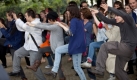Und natürlich war Michael Jacksons Tod noch einmal der Auslöser für Flashmobs, bei denen oft versucht wurde, seinenMoonwalk nachzumachen, wie hier in Wien. (Foto unter dieser CC-Lizenz: http://creativecommons.org/licenses/by/2.0/deed.de) Foto: flickr/_dChris