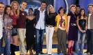 Die Moderatoren der Fernsehshow 'Deutschland sucht den Superstar', Michelle Hunziker (6.v.r.) und Carsten Spengemann (6.v.l.), stehen am 29.11.2002 in Köln zwischen zehn von 30 verbliebenen Kandidaten (Archivfoto). Der Kölner Privatsender RTL will die dritte Staffel des Talentewettbewerbs starten. Vorgesehener Beginn sei im Herbst, teilte ein Sprecher des Senders am Dienstag (19.04.2005) mit. Von diesem Mittwoch an werde RTL in verschiedenen Illustrierten für das Casting von 'DSDS' werben. Angesprochen werden sollen junge Leute zwischen 16 und 30 Jahren. Foto: Jörg Carstensen dpa/lnw (zu dpa-Bericht '3. Staffel: RTL legt «Deutschland sucht den Superstar» wieder auf' vom 19.04.2005) +++(c) dpa - Bildfunk+++
 Foto: dpa