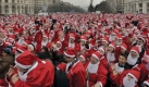 3939 Menschen, die gleichzeitig den Santa Claus geben - das gab am Dezember 2008 einen Guinness-Buch-Eintrag für die rumänische Hauptstadt Budapest. Foto: dpa