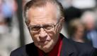 Talkshow-Veteran Larry King macht Schluss
Vorspann: 	
Text: 	

Washington/New York (dpa) - Nach einem viertel Jahrhundert gibt einer der bekanntesten Moderatoren der Welt seine Talkshow auf. Larry King werde «irgendwann im Herbst» seine Talkshow «Larry King Live» beenden, teilte der Präsident von CNN-USA, Jon Klein, am Dienstagabend in Atlanta mit.

Die Talkshow mit Prominenten aus Politik, Wirtschaft und Showgeschäft war über CNN-International in Dutzenden Ländern zu sehen, auch in Deutschland. Er möchte «eine persönliche Nachricht mit den Zuschauern teilen», sagte King zu Beginn seiner Sendung am Dienstag. «Ich habe mit den Leuten von CNN gesprochen und ihnen gesagt, dass ich 'Larry King Live' im Herbst beenden möchte und sie haben das großzügig akzeptiert.» Das gebe ihm mehr Zeit für seine Frau und um mit seinen Kindern zu Baseballspielen zu gehen. «Ich werde ein Teil der CNN- Familie bleiben und einige Larry-King-Specials machen über wichtige nationale und internationale Themen.»

«Ich bin sehr stolz, dass wir laut Guinness-Buch der Rekorde die Show sind, die am längsten bei einem Sender zu einer Sendezeit gelaufen ist», sagte der 76-Jährige. In seiner Sendung waren mehrere US-Präsidenten, Michael Jackson und der libysche Staatschef Muammar al-Gaddafi zu Gast gewesen. Fernsehgeschichte schrieben ein Duell von Ex-Präsidentschaftskandidat Ross Perot und US-Vizepräsident Al Gore 1993 ebenso wie Kings Interviews mit dem israelischen Ministerpräsidenten Izchak Rabin, König Hussein von Jordanien und Palästinenserführer Jassir Arafat. «Aber jetzt ist die Zeit gekommen, die nächtlichen Hosenträger aufzuhängen», sagte er.

King, bekannt durch seine große, schwarze Brille und seine Hosenträger, gilt als einer der bekanntesten Fernsehstars der USA mit zahlreichen Gastauftritten in Filmen. Symbol der einstündigen Sendung war ein altes silbernes Mikrofon, das allerdings nur Attrape ist. Die nächtliche Sendung wurde seit dem 3. Juni 1985 aus Los Angeles, bei wichtigen Anlässen auch aus Washington oder New York ausgestrahlt.

Zuletzt hatten sich die Einschaltquoten fast halbiert. Trotzdem hatte CNN noch vor zwei Wochen Gerüchte über eine Absetzung dementiert. Der 76-Jährige war zuletzt selbst in die Schlagzeilen geraten, weil er sich von seiner achten Ehefrau scheiden lassen wollte, sich dann aber wieder mit ihr versöhnte.
Ressort: 	Vermischtes Foto: dpa