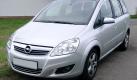Der Citroën C4/Xsara Picasso ist laut ADAC Bester in der Klasse der kleinen Vans, während Opel Zafira und Renault Kangoo weniger positiv auffielen. Bei den großen Vans liegen die baugleichen Modelle VW Sharan und Seat Alhambra vorn, Letzter ist hier der Ford Transit. Foto: dpa