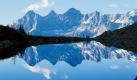 Einer davon wird auch Spiegelsee genannt - der Name ist Programm: Die grünlich schillernde Wasserfläche des Mittersees reflektiert das wuchtige Dachstein-Massiv.
 Foto: srt-Archivbild/Herbert Raffalt