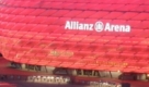 Platz 3 geht an die Münchner Allianz Arena. Ob bei Bundesliga-Heimspielen des deutschen Rekordmeisters FC Bayern München oder bei Partien des Zweitligisten 1860 München - das Stadion fasst 69.901 Zuschauer. Bei Länderspielen wie zuletzt im Oktober 2007 gegen Tschechien (0:3) beträgt die Kapazität immerhin noch 66.575 Plätze. Foto: ddp