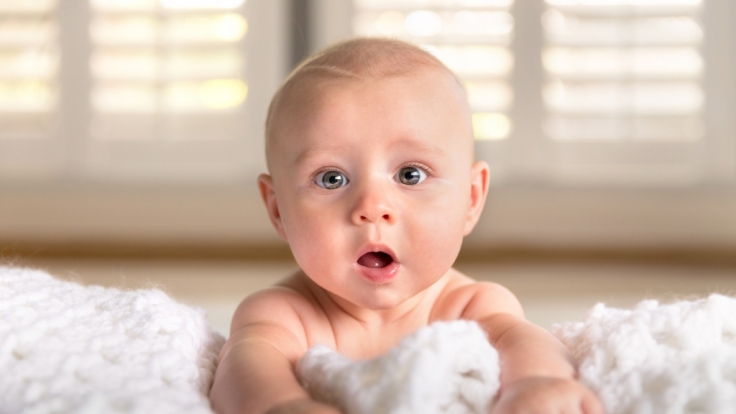In Indien kam ein Baby zur Welt, das mit seinem Zwillingsbruder