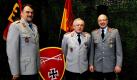 Der stellvertretende Amtschef des Heeresamtes der Bundeswehr Heinrich Fischer, der Leiter der Abteilung IV Organisation des Heeresamtes Josef Heinrich und der Amtschef des Amtes für Geoinformationswesen Walter Schmidt-Bleker posieren in der Generalmajor-Freiherr-von-Gersdorff-Kaserne in Euskirchen. In der Kaserne fand bei einem feierlichen Appel die Verabschiedung der Abteilung IV Organisation statt, die zum Hauptsitz des Amtes nach Köln verlegt wird. Foto: dapd