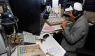 Radiosender halten die Angehörigen in den USA über die Entwicklungen in Haiti auf dem Laufenden. Ricot Dupuy spricht bei Radio Soleil, einem Radio- und Internetsender. Nur so gibt es Neuigkeiten, denn das Telefonnetz in Haiti ist zusammengebrochen. Foto: ap