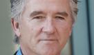 Patrick Duffy war Bobby Ewing: Bobby ist der jüngste Sohn von Jock Ewing und Miss Ellie. Seine Ehe mit Pamela Barnes war von Anfang an Anfeindungen ausgesetzt, in erster Linie durch J.R. und Cliff. Nach seiner Tätigkeit als Außenmitarbeiter von Ewing Oil wechselte er in die Führung der Firma. Er leitete sie eigenständig oder mit seinem Bruder zusammen. Duffy, Jahrgang 1949, sang mit Mireille Mathieu, spielte in der US-Serie Reich und Schön und ist praktizierender Buddhist. Zwischendurch nahm sich Duffy eine Auszeit von Dallas, als Bobby starb er bei einem Autounfall. Doch dann konnte Hagman ihn zur Rückkehr bewegen... Foto: dapd