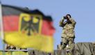 Ein Soldat mit Fernglas steht im Lager der Bundeswehr im afghanischen Feisabad auf einem Gebäudedach. Archivfoto: Rainer Jensen Foto: dpa