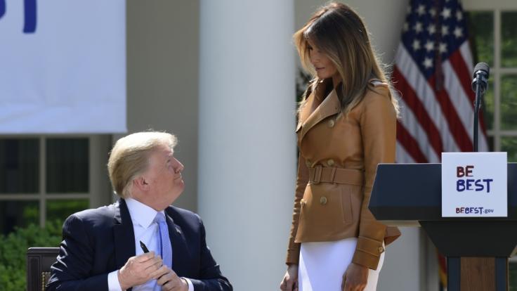 Quellen berichten, Donald und Melania Trump leben ihren Alltag getrennt voneinander.
