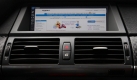 Bei BMW ist eine solche Anzeige ebenfalls zu bekommen - aber nur bei den neuen Modellen der 7er und 5er Reihe, die über ein Kamerasystem hinter dem Innenspiegel verfügen. TomTom bietet außerdem einen Blitzer-Warner an, der vor fest installierten Radarfallen warnt. Praktisch: Die Datenbank lässt sich über das Internet aktualisieren. Foto: press-inform