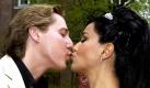 Und die spitzmundige Variante vorgeführt von Verona und Franjo Pooth. Foto: dpa