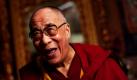 Der Dalai Lama ist immer für einen Spaß zu haben, seine freundliche Art hat schon jedem Politiker ein Lächeln abgewonnen. Nun kündigte das geistliche Oberhaupt Tibets in einem Interview mit der Agentur AP seinen Ruhestand an. Es werde seine größte Herausforderung, sagte der Dalai Lama, sich ernsthaft von der Politikbühne zu verabschieden. 
 Foto: dapd