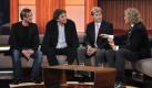 Hoher Besuch von den diesjährigen Passionsspielen in Oberammergau: Die beiden Jesus-Darsteller Frederik Mayet (links) und Andreas Richter (zweiter von rechts), sowie Regisseur Christian Stückl (zweiter von links). 
 Foto: ZDF/Tobias Hase