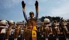 Indische Soldaten der Central Industrial Security Force (CISF) werden in Hyderabad vereidigt. Die CISF ist eine paramilitärische Sicherheitstruppe, die vor allem auf Flughäfen, wirtschaftlichen Anlagen und in Regierungsgebäuden für Sicherheit sorgen soll. Foto: ap